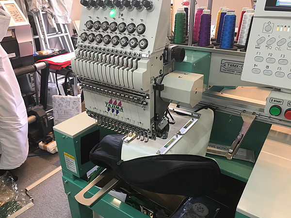 大型刺繍機