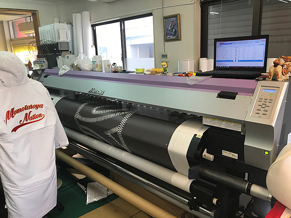 メッシュターポリン懸垂幕