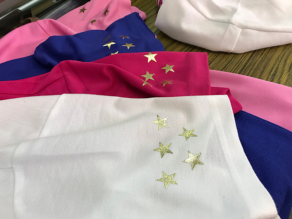 ポロシャツに金箔転写