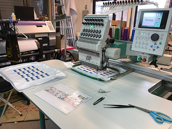 大型刺繍機