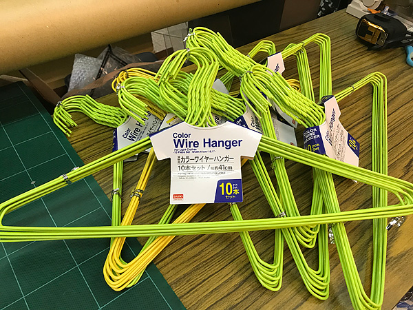 100均ハンガー