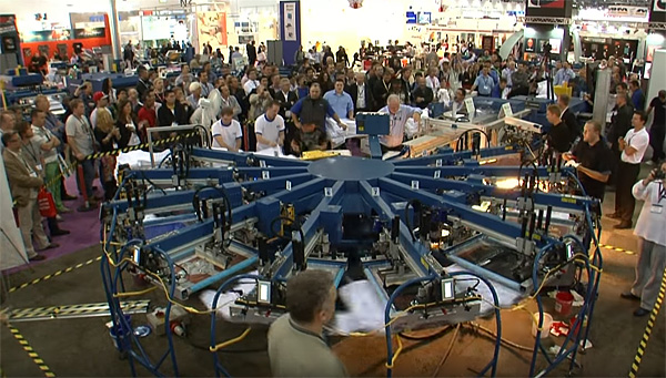 Ｔシャツ用大型印刷機