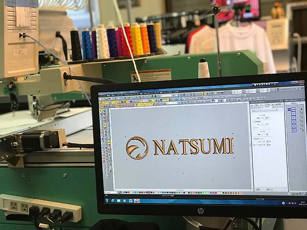大型刺繍機