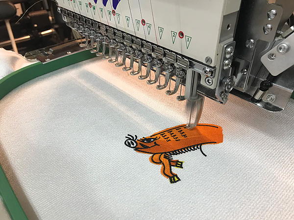 花札の猪を刺繍