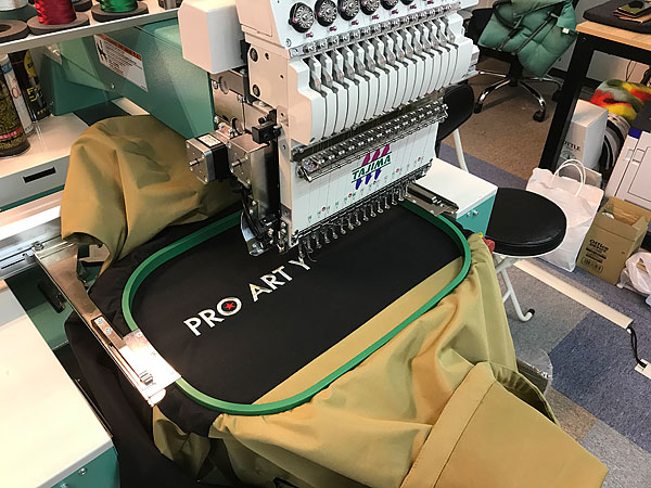 刺繍ジャンパー