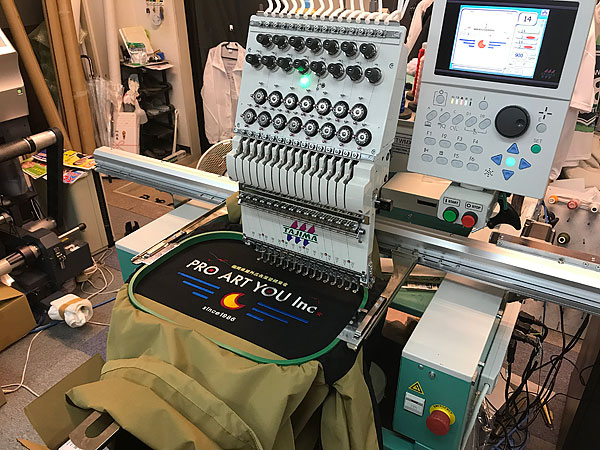 刺繍ジャンパー