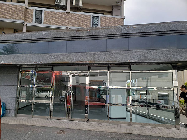 ガラス面カッティングシート剥がし