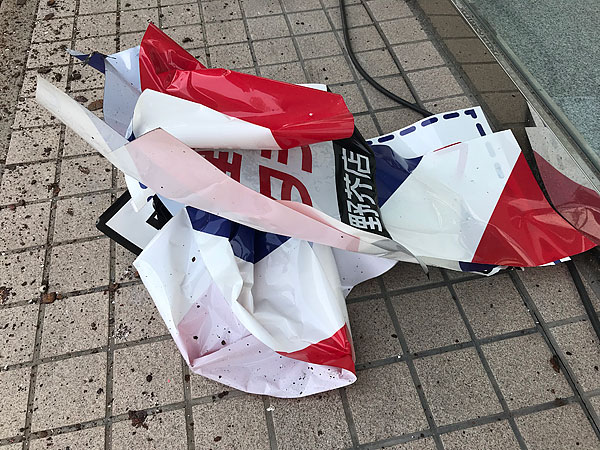 ガラス面カッティングシート剥がし