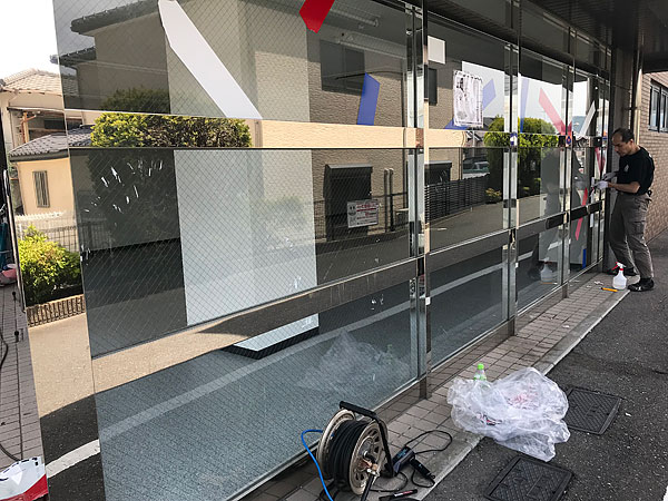 ガラス面カッティングシート剥がし