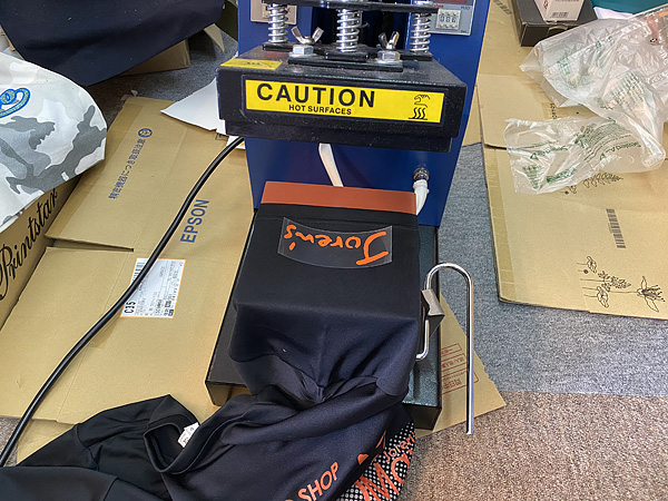 Ｔシャツの袖にプリント