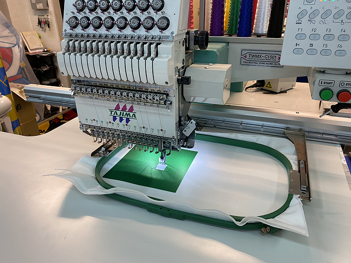 15色大型刺繍機