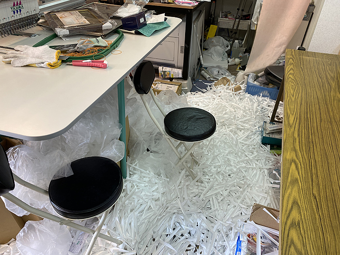 散らかった事務所