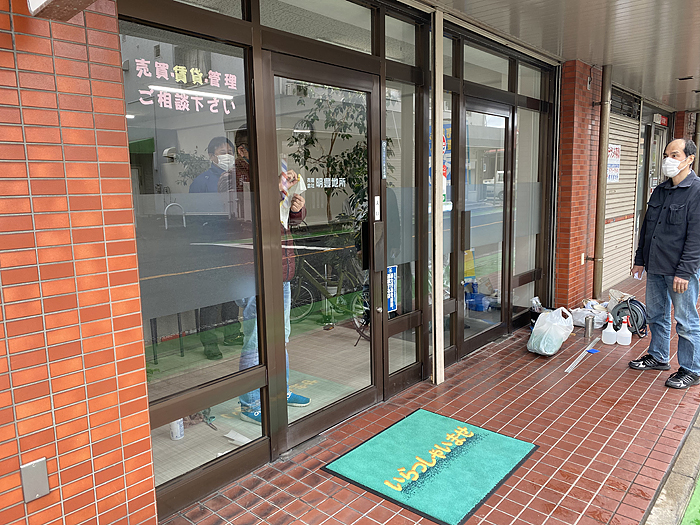 磨りガラスシート施工