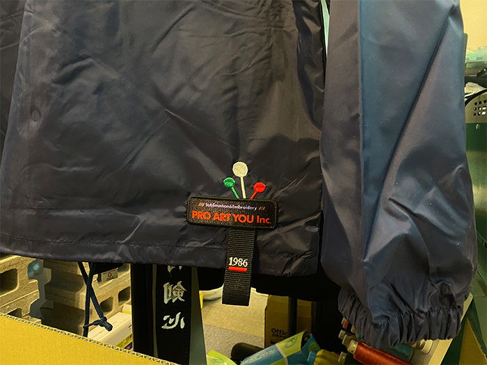 春物ジャンパーに刺繍