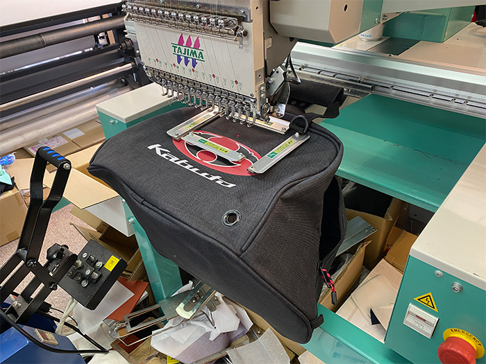 ヘルメットバッグに刺繍