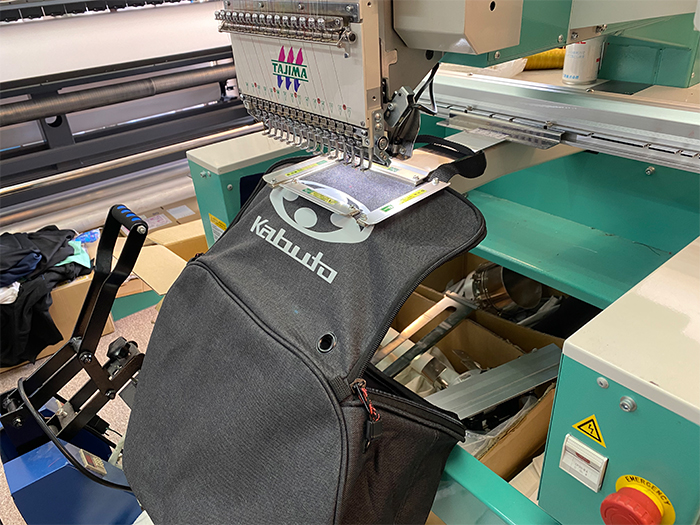 ヘルメットバッグに刺繍