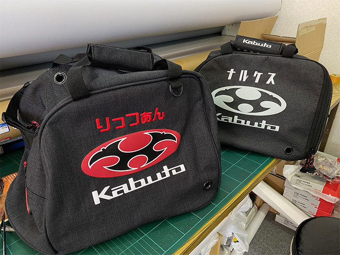 ヘルメットバッグに刺繍