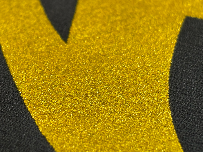 Tシャツに金色印刷